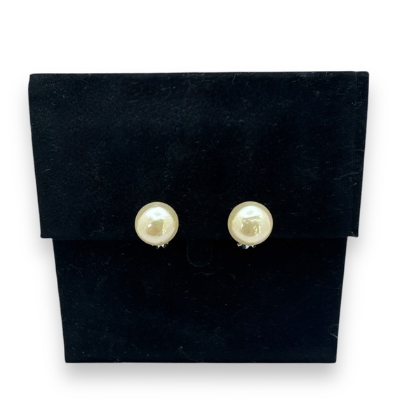 Christian Dior Late 1970's Vintage Glass Pearl Clip Earrings - Picture 1 of 12